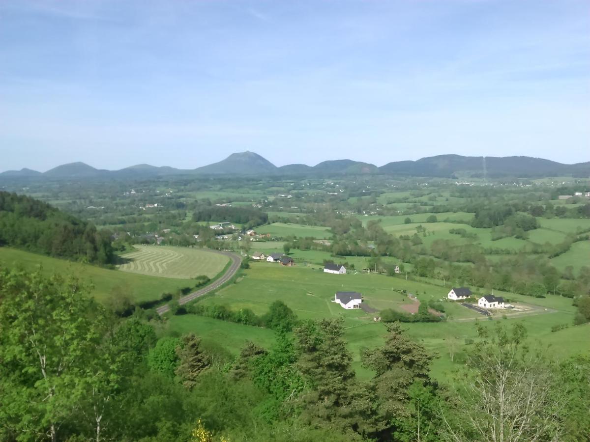 Coquelicot, Entre Volcans D Auvergne Et Sancy, Orcival. Buitenkant foto